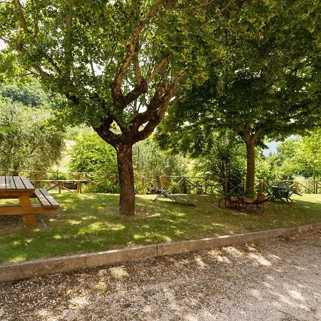Hébergement de vacances Holiday In With Swimming Pool Terrace Garden